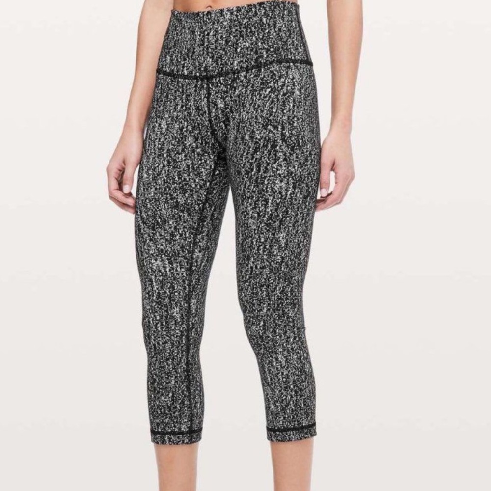 Pre-loved  speckled white & black Lululemon crop leggings